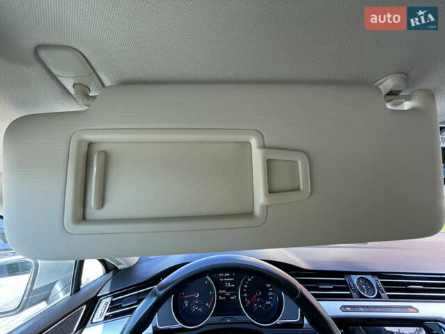 Серый Фольксваген Пассат, объемом двигателя 1.6 л и пробегом 297 тыс. км за 15000 $, фото 79 на Automoto.ua