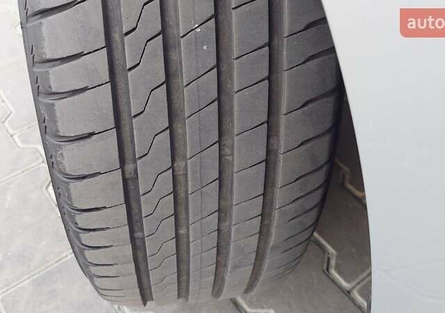 Серый Фольксваген Пассат, объемом двигателя 0 л и пробегом 196 тыс. км за 13777 $, фото 25 на Automoto.ua