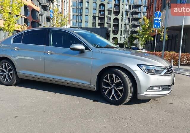 Серый Фольксваген Пассат, объемом двигателя 1.6 л и пробегом 297 тыс. км за 15000 $, фото 7 на Automoto.ua