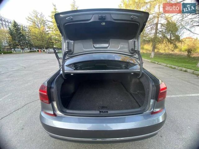 Серый Фольксваген Пассат, объемом двигателя 1.8 л и пробегом 185 тыс. км за 14800 $, фото 13 на Automoto.ua