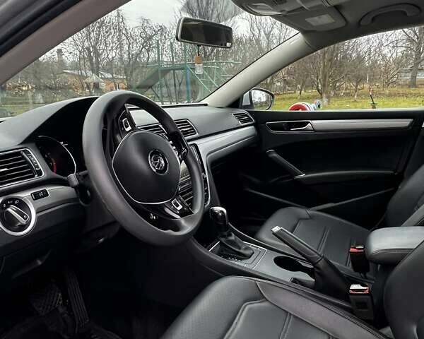 Серый Фольксваген Пассат, объемом двигателя 1.8 л и пробегом 190 тыс. км за 16000 $, фото 17 на Automoto.ua