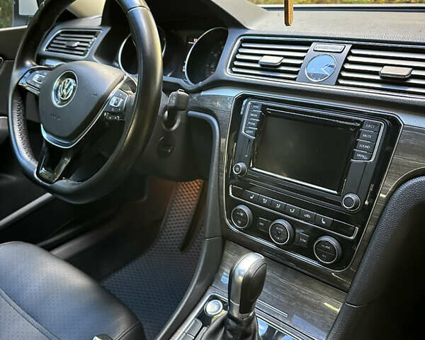 Серый Фольксваген Пассат, объемом двигателя 1.8 л и пробегом 165 тыс. км за 14200 $, фото 20 на Automoto.ua