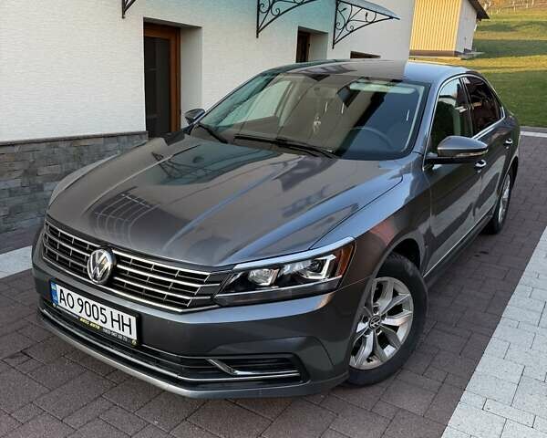 Серый Фольксваген Пассат, объемом двигателя 1.8 л и пробегом 194 тыс. км за 10700 $, фото 3 на Automoto.ua