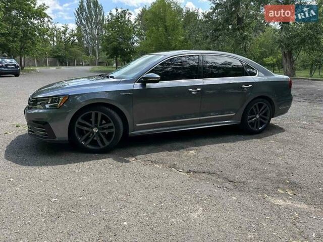 Серый Фольксваген Пассат, объемом двигателя 1.8 л и пробегом 195 тыс. км за 13600 $, фото 4 на Automoto.ua