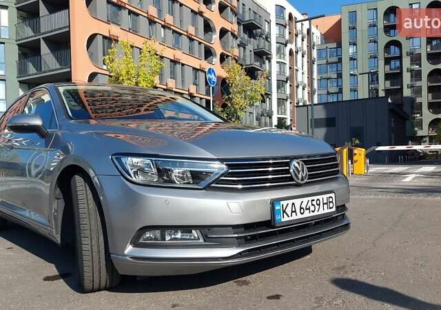 Серый Фольксваген Пассат, объемом двигателя 1.6 л и пробегом 297 тыс. км за 15000 $, фото 4 на Automoto.ua