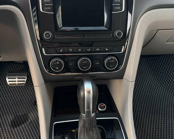 Серый Фольксваген Пассат, объемом двигателя 1.8 л и пробегом 118 тыс. км за 12899 $, фото 17 на Automoto.ua