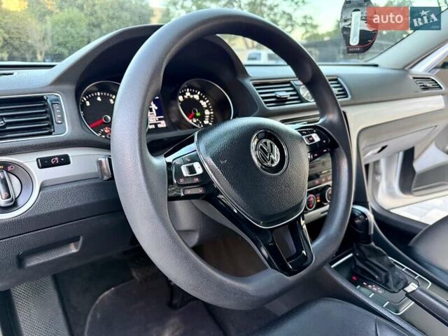 Серый Фольксваген Пассат, объемом двигателя 1.8 л и пробегом 239 тыс. км за 10700 $, фото 42 на Automoto.ua