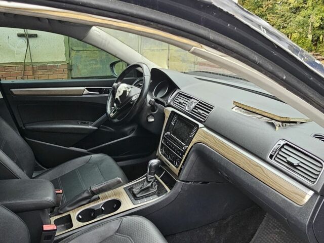 Серый Фольксваген Пассат, объемом двигателя 1.8 л и пробегом 170 тыс. км за 5000 $, фото 17 на Automoto.ua