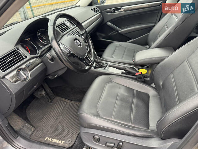 Серый Фольксваген Пассат, объемом двигателя 1.8 л и пробегом 209 тыс. км за 12490 $, фото 13 на Automoto.ua