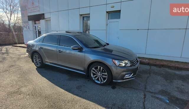 Сірий Фольксваген Пассат, об'ємом двигуна 1.8 л та пробігом 163 тис. км за 15500 $, фото 3 на Automoto.ua