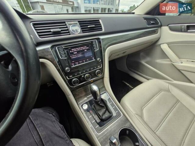 Фольксваген Пассат 2016 в Кременчуге на Automoto.ua Серый Фольксваген Пассат, объемом двигателя 1.8 л и пробегом 176 тыс. км за 12800 $, фото 1 на Automoto.ua