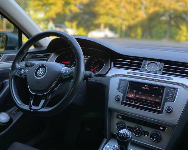 Серый Фольксваген Пассат, объемом двигателя 1.6 л и пробегом 313 тыс. км за 12900 $, фото 17 на Automoto.ua