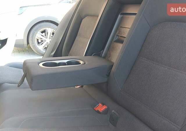 Серый Фольксваген Пассат, объемом двигателя 1.6 л и пробегом 297 тыс. км за 15000 $, фото 52 на Automoto.ua