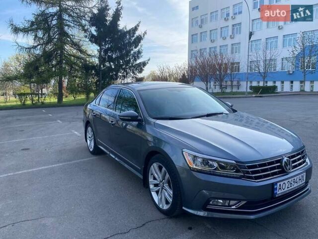 Серый Фольксваген Пассат, объемом двигателя 1.8 л и пробегом 185 тыс. км за 14800 $, фото 1 на Automoto.ua