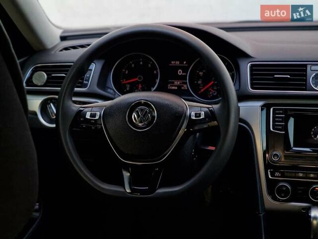 Серый Фольксваген Пассат, объемом двигателя 1.8 л и пробегом 169 тыс. км за 11490 $, фото 51 на Automoto.ua