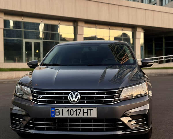 Серый Фольксваген Пассат, объемом двигателя 1.8 л и пробегом 118 тыс. км за 12899 $, фото 5 на Automoto.ua