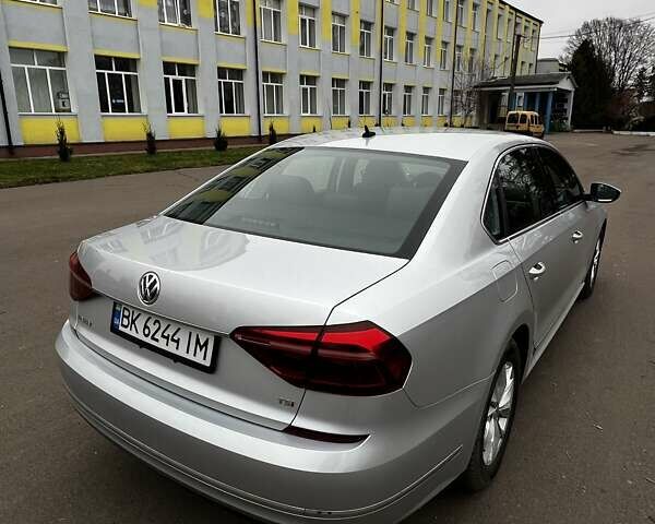 Серый Фольксваген Пассат, объемом двигателя 1.8 л и пробегом 190 тыс. км за 16000 $, фото 7 на Automoto.ua