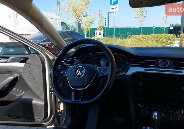 Серый Фольксваген Пассат, объемом двигателя 1.6 л и пробегом 297 тыс. км за 15000 $, фото 41 на Automoto.ua