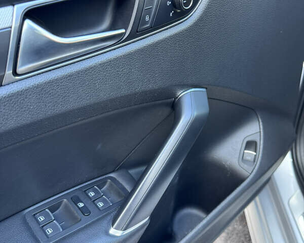 Фольксваген Пассат 2016 в Киеве на Automoto.ua Серый Фольксваген Пассат, объемом двигателя 1.8 л и пробегом 153 тыс. км за 15200 $, фото 45 на Automoto.ua