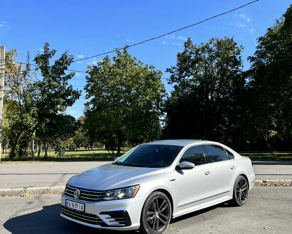 Серый Фольксваген Пассат, объемом двигателя 1.8 л и пробегом 157 тыс. км за 14800 $, фото 1 на Automoto.ua