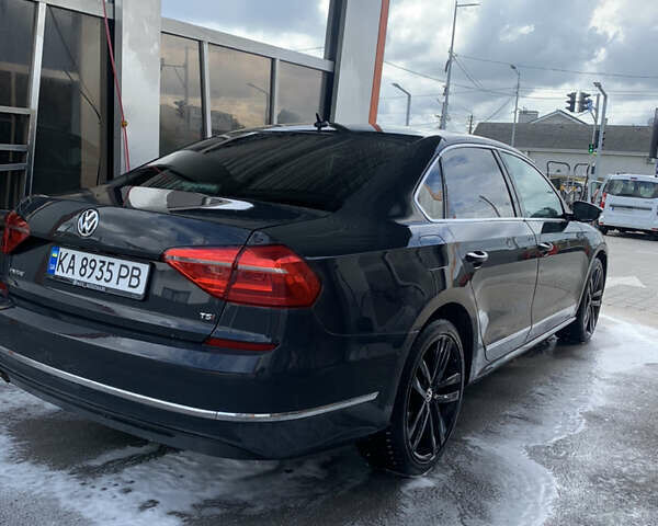 Серый Фольксваген Пассат, объемом двигателя 1.8 л и пробегом 120 тыс. км за 12000 $, фото 6 на Automoto.ua