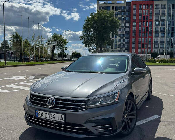 Серый Фольксваген Пассат, объемом двигателя 1.8 л и пробегом 170 тыс. км за 13900 $, фото 1 на Automoto.ua