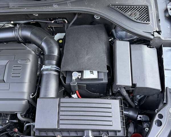 Серый Фольксваген Пассат, объемом двигателя 1.8 л и пробегом 67 тыс. км за 13699 $, фото 5 на Automoto.ua