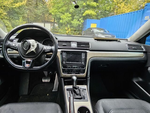 Серый Фольксваген Пассат, объемом двигателя 1.8 л и пробегом 170 тыс. км за 5000 $, фото 16 на Automoto.ua