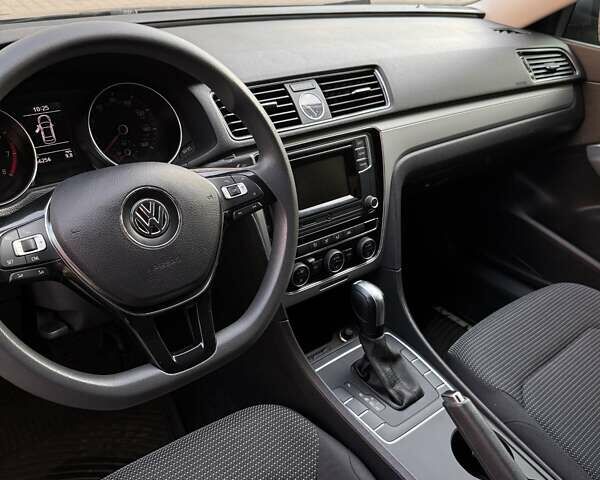 Серый Фольксваген Пассат, объемом двигателя 1.8 л и пробегом 67 тыс. км за 13699 $, фото 16 на Automoto.ua