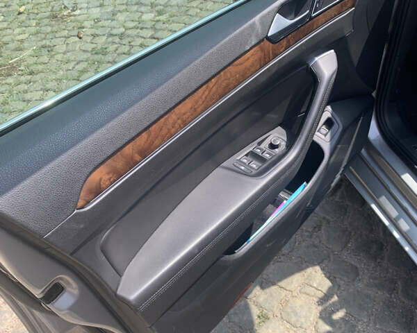 Серый Фольксваген Пассат, объемом двигателя 1.97 л и пробегом 216 тыс. км за 18000 $, фото 5 на Automoto.ua