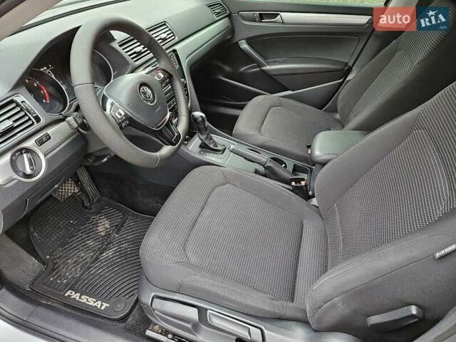 Серый Фольксваген Пассат, объемом двигателя 1.8 л и пробегом 217 тыс. км за 11700 $, фото 7 на Automoto.ua