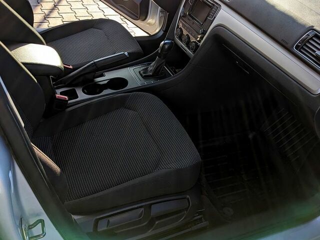 Сірий Фольксваген Пассат, об'ємом двигуна 1.8 л та пробігом 138 тис. км за 11999 $, фото 12 на Automoto.ua