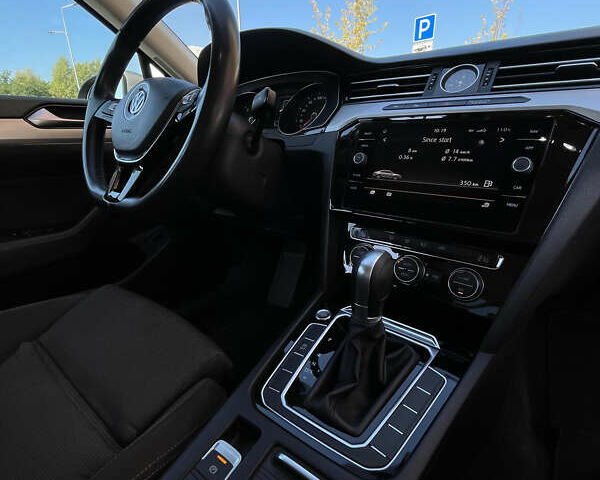 Серый Фольксваген Пассат, объемом двигателя 1.6 л и пробегом 297 тыс. км за 15000 $, фото 74 на Automoto.ua