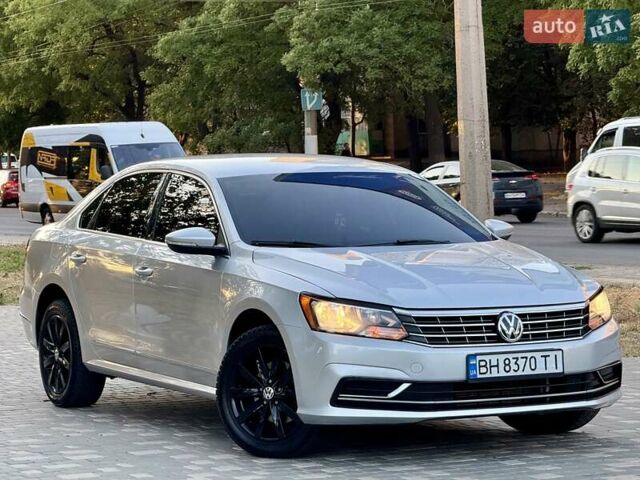 Серый Фольксваген Пассат, объемом двигателя 1.8 л и пробегом 239 тыс. км за 10700 $, фото 24 на Automoto.ua