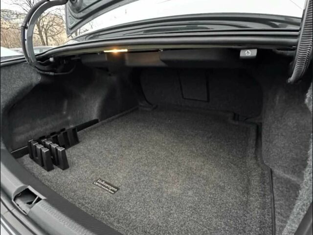 Серый Фольксваген Пассат, объемом двигателя 1.8 л и пробегом 145 тыс. км за 15350 $, фото 10 на Automoto.ua