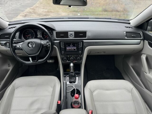 Серый Фольксваген Пассат, объемом двигателя 1.8 л и пробегом 164 тыс. км за 13500 $, фото 5 на Automoto.ua