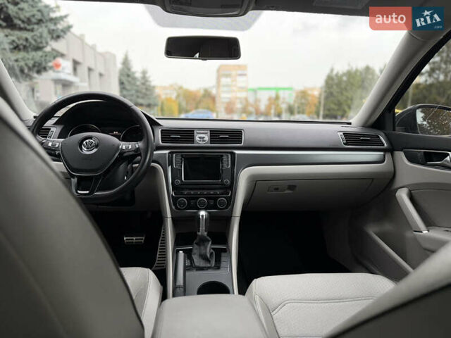 Серый Фольксваген Пассат, объемом двигателя 1.8 л и пробегом 189 тыс. км за 11800 $, фото 41 на Automoto.ua