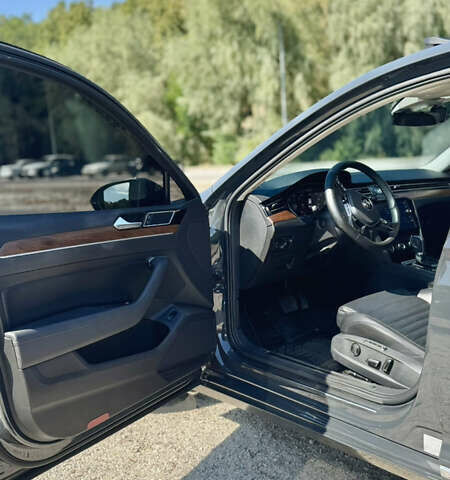 Серый Фольксваген Пассат, объемом двигателя 1.97 л и пробегом 171 тыс. км за 22200 $, фото 17 на Automoto.ua