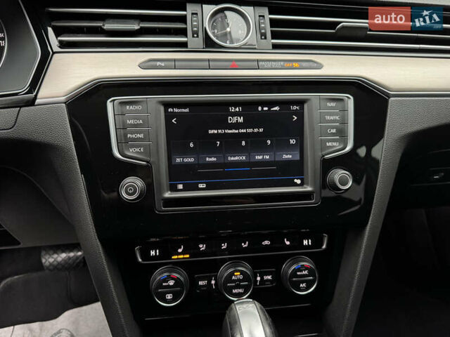 Серый Фольксваген Пассат, объемом двигателя 1.97 л и пробегом 225 тыс. км за 18750 $, фото 50 на Automoto.ua