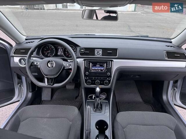 Серый Фольксваген Пассат, объемом двигателя 1.8 л и пробегом 176 тыс. км за 12800 $, фото 10 на Automoto.ua