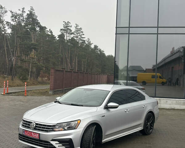 Сірий Фольксваген Пассат, об'ємом двигуна 1.8 л та пробігом 208 тис. км за 11800 $, фото 3 на Automoto.ua