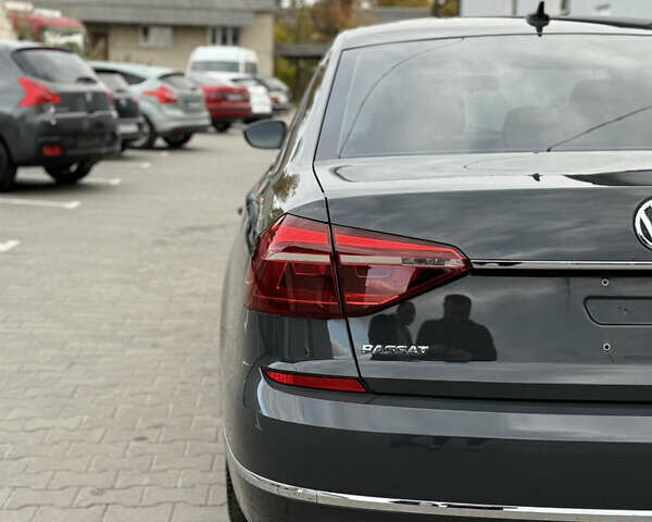 Серый Фольксваген Пассат, объемом двигателя 1.8 л и пробегом 255 тыс. км за 12500 $, фото 50 на Automoto.ua