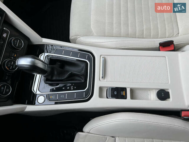 Сірий Фольксваген Пассат, об'ємом двигуна 2 л та пробігом 177 тис. км за 19850 $, фото 63 на Automoto.ua