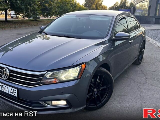 Сірий Фольксваген Пассат, об'ємом двигуна 2 л та пробігом 174 тис. км за 10900 $, фото 7 на Automoto.ua