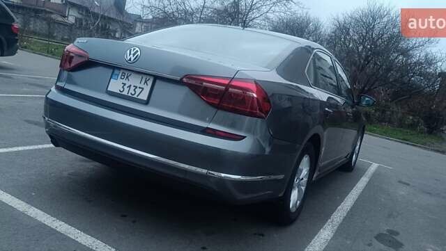 Серый Фольксваген Пассат, объемом двигателя 1.8 л и пробегом 187 тыс. км за 12750 $, фото 6 на Automoto.ua