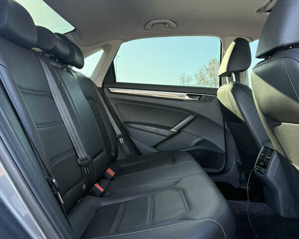 Сірий Фольксваген Пассат, об'ємом двигуна 1.8 л та пробігом 193 тис. км за 15000 $, фото 17 на Automoto.ua