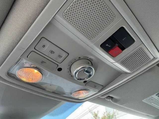 Сірий Фольксваген Пассат, об'ємом двигуна 3.6 л та пробігом 99 тис. км за 9500 $, фото 18 на Automoto.ua