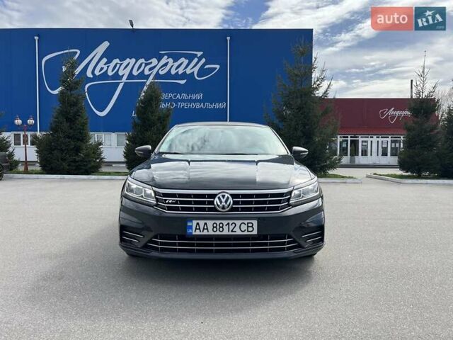 Серый Фольксваген Пассат, объемом двигателя 1.8 л и пробегом 219 тыс. км за 11500 $, фото 3 на Automoto.ua