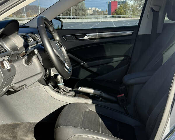 Сірий Фольксваген Пассат, об'ємом двигуна 1.8 л та пробігом 193 тис. км за 15000 $, фото 12 на Automoto.ua