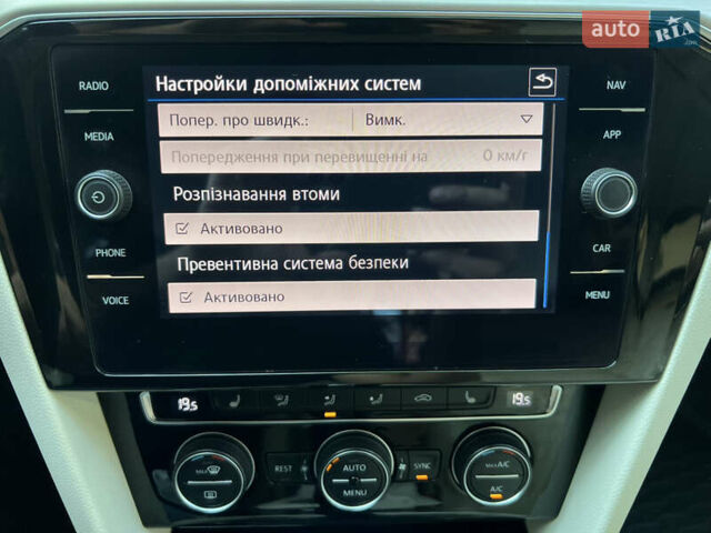 Сірий Фольксваген Пассат, об'ємом двигуна 2 л та пробігом 177 тис. км за 19950 $, фото 110 на Automoto.ua